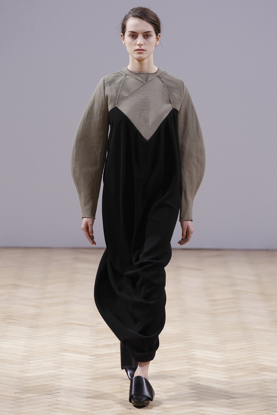Look 15 of 33