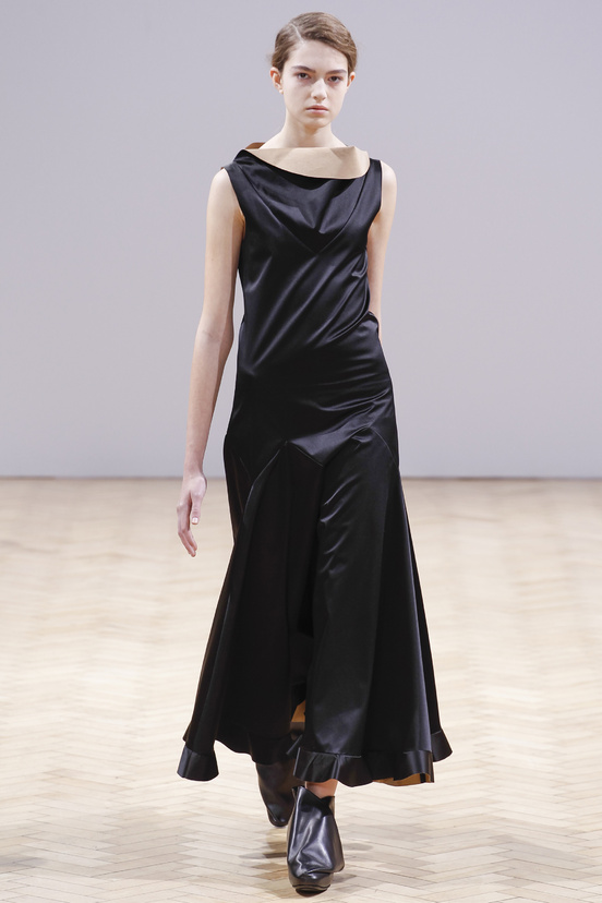 Look 18 of 33