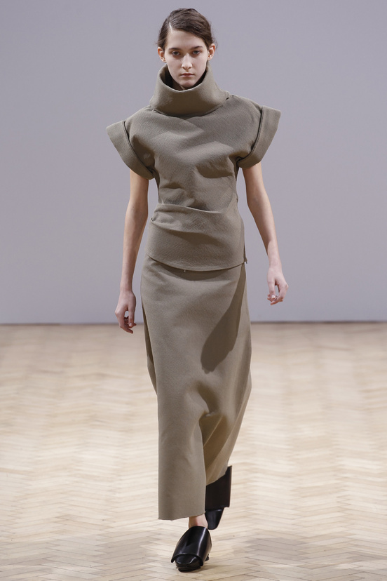 Look 20 of 33
