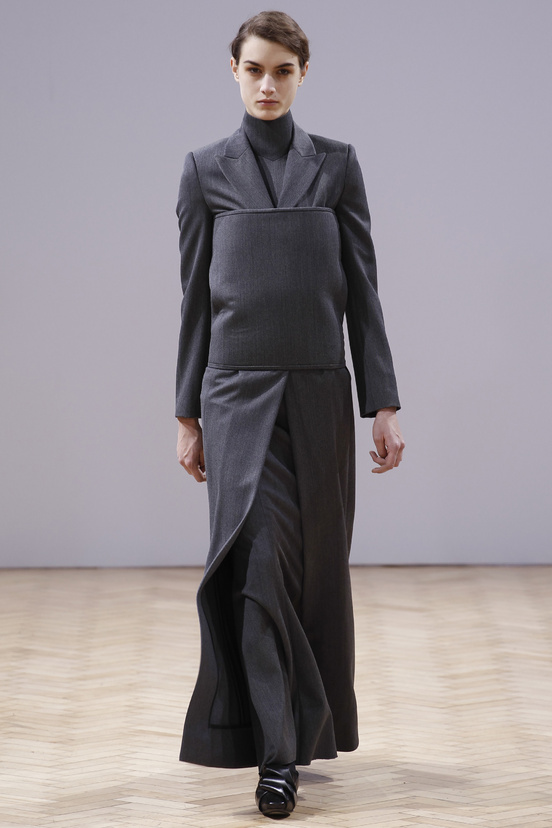 Look 21 of 33