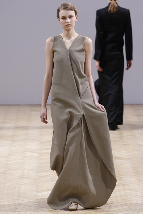 Look 23 of 33