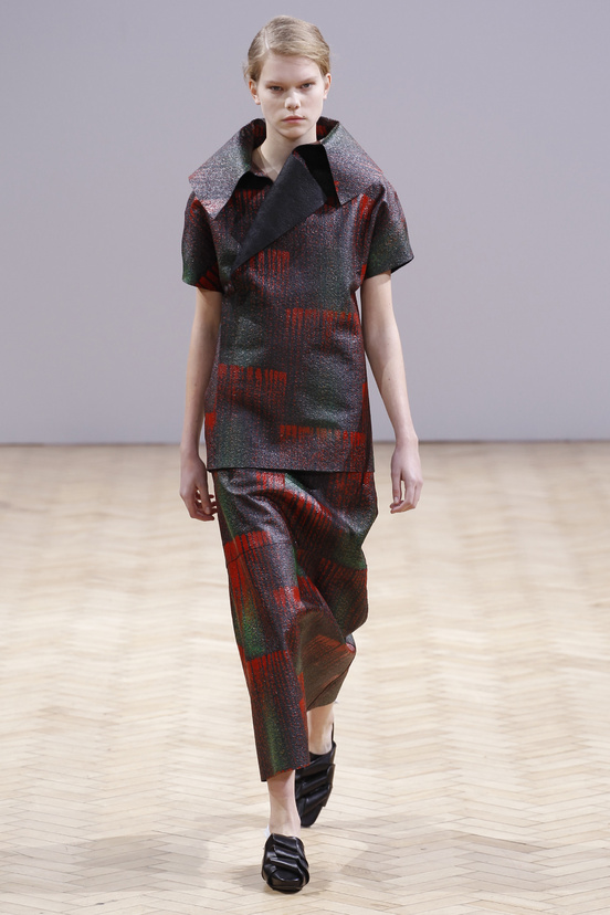 Look 26 of 33
