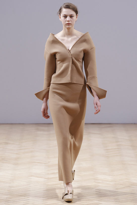 Look 29 of 33