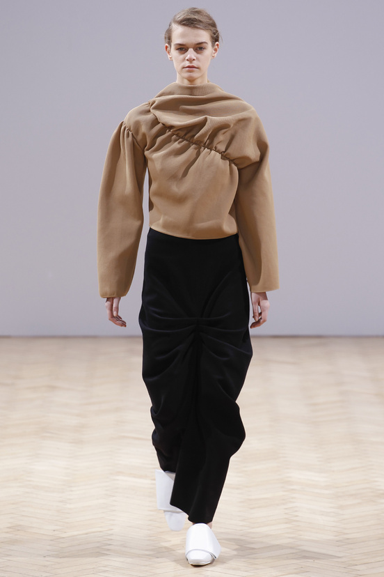 Look 32 of 33