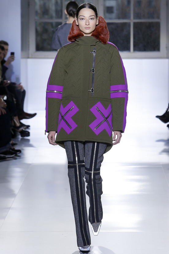 Look 7 of 32