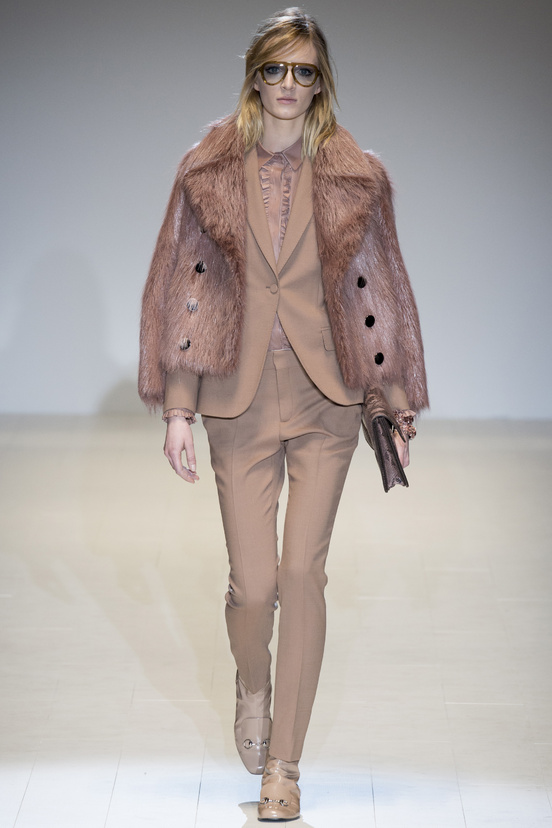 Look 11 of 38
