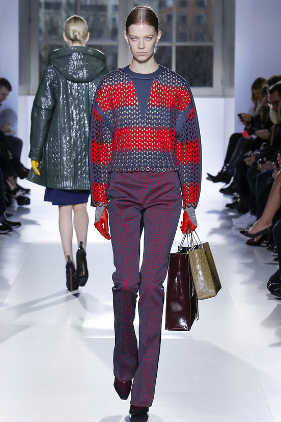 Look 11 of 32
