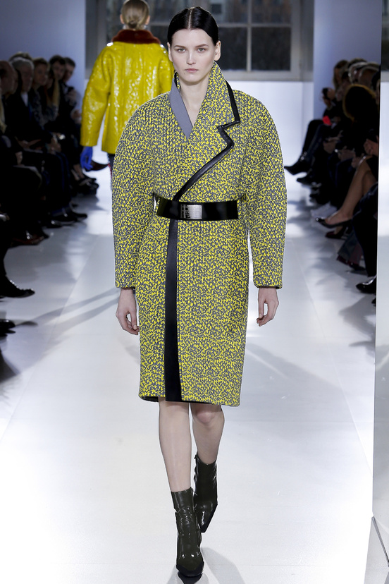 Look 13 of 32