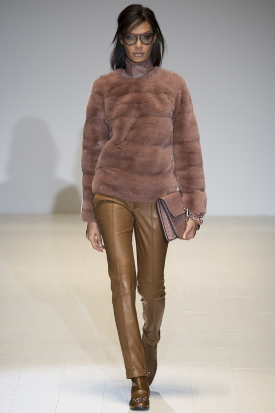 Look 14 of 38