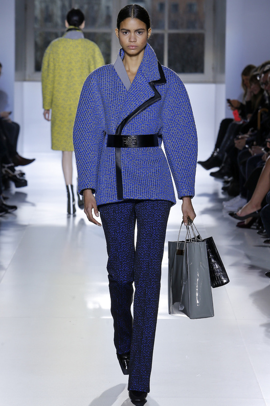 Look 14 of 32