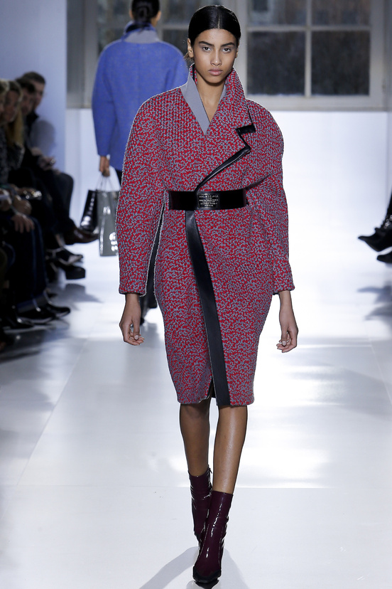 Look 15 of 32