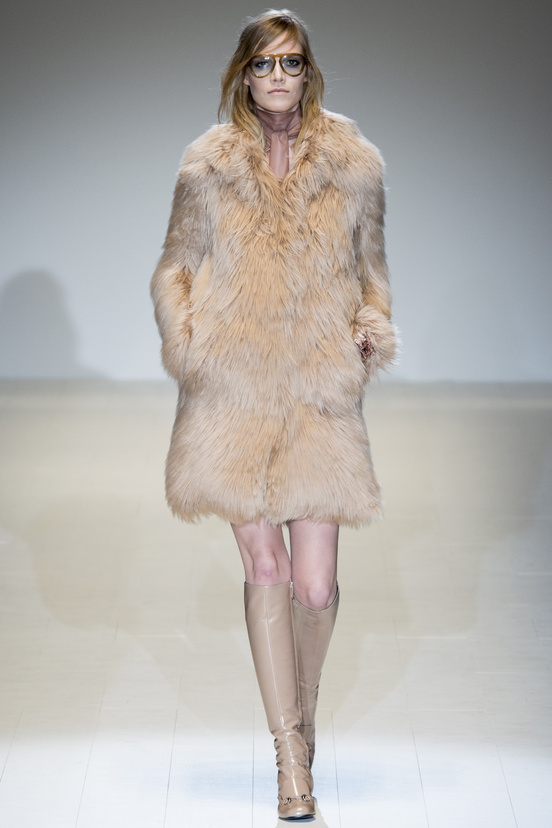 Look 16 of 38