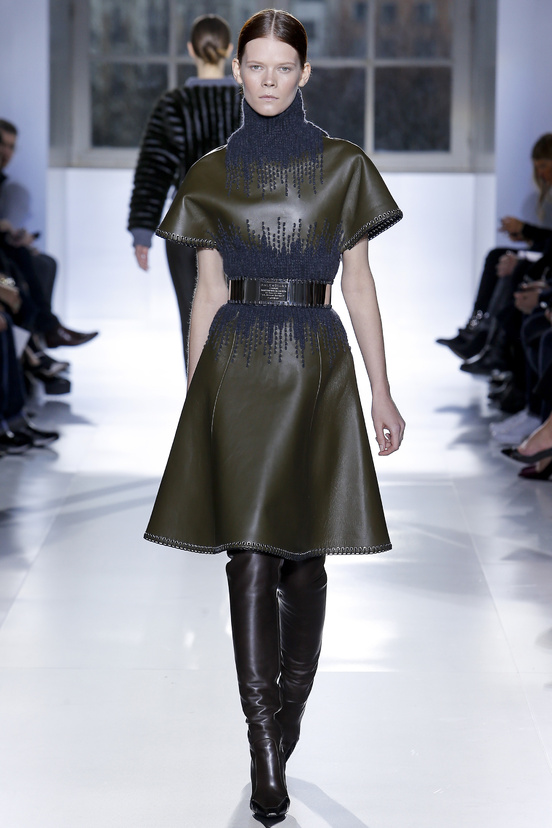 Look 18 of 32