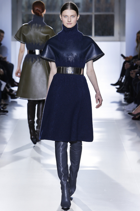 Look 19 of 32