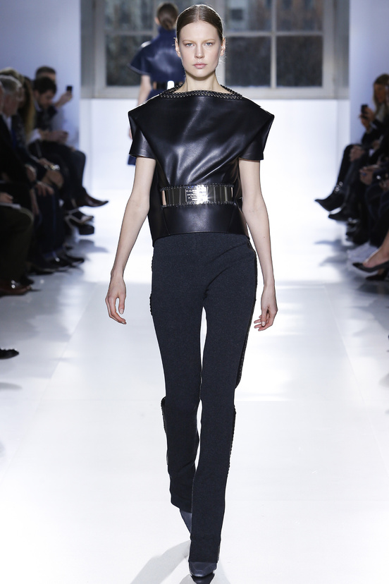 Look 20 of 32