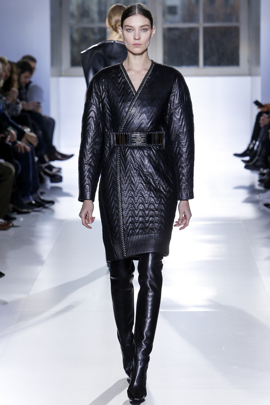 Look 21 of 32