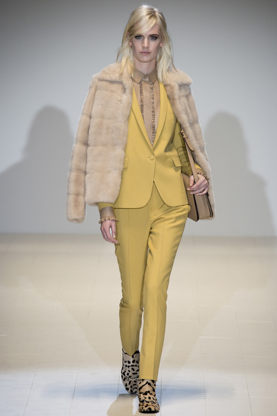 Look 21 of 38