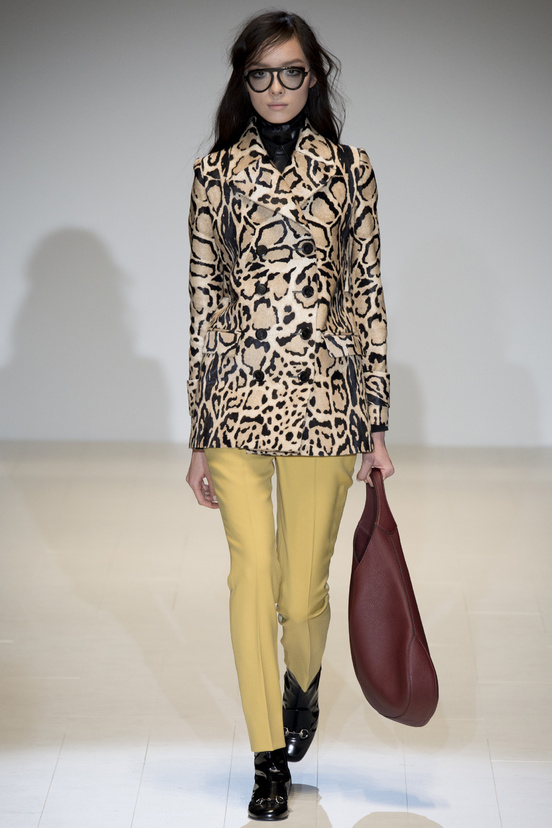 Look 22 of 38