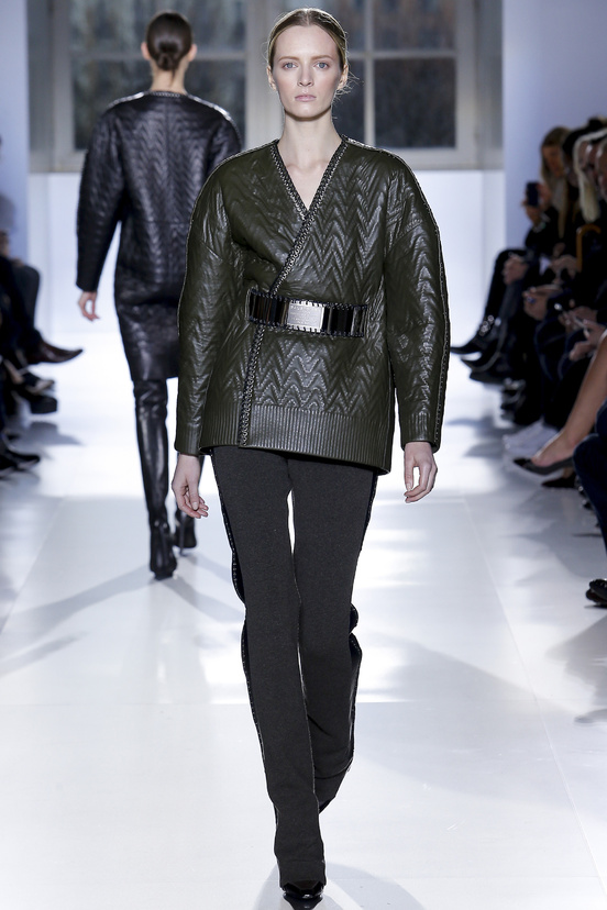 Look 22 of 32