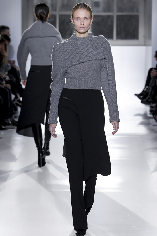 Look 24 of 32