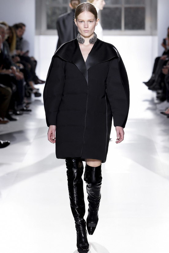 Look 28 of 32
