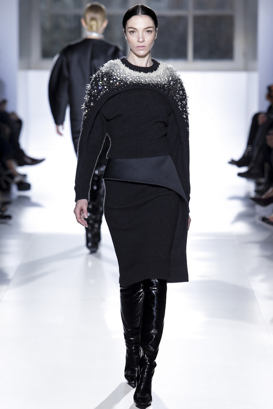 Look 29 of 32