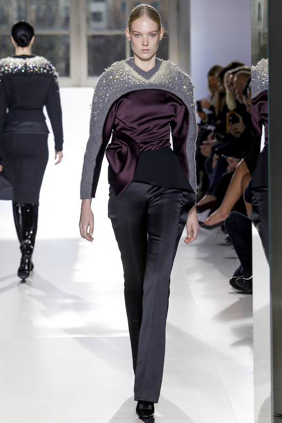 Look 30 of 32