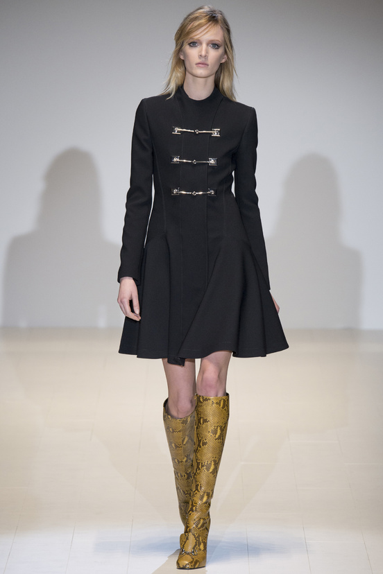 Look 30 of 38