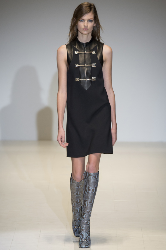 Look 32 of 38