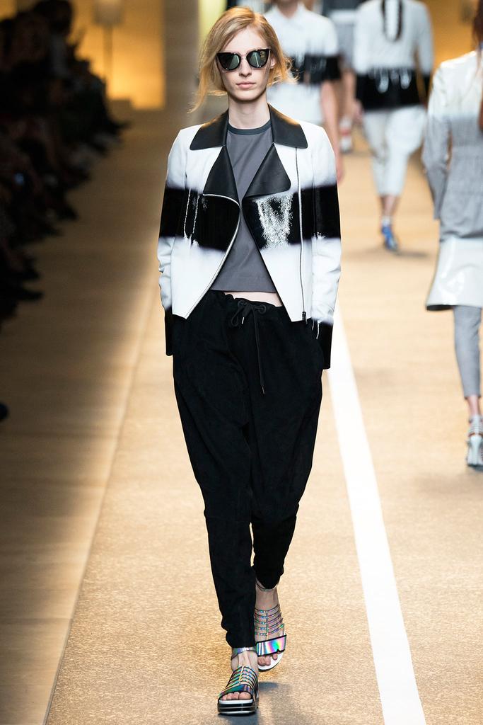 Look 19 of 49