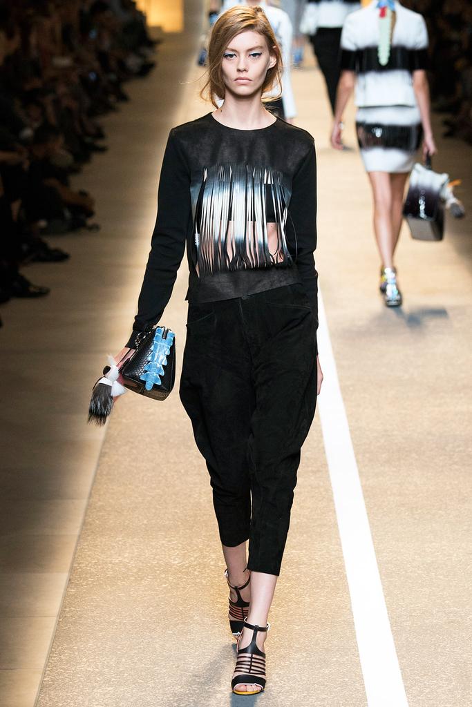 Look 21 of 49