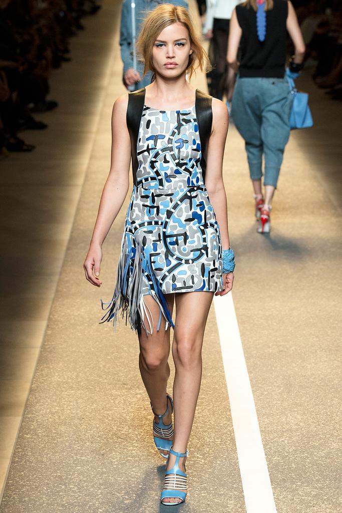 Look 24 of 49