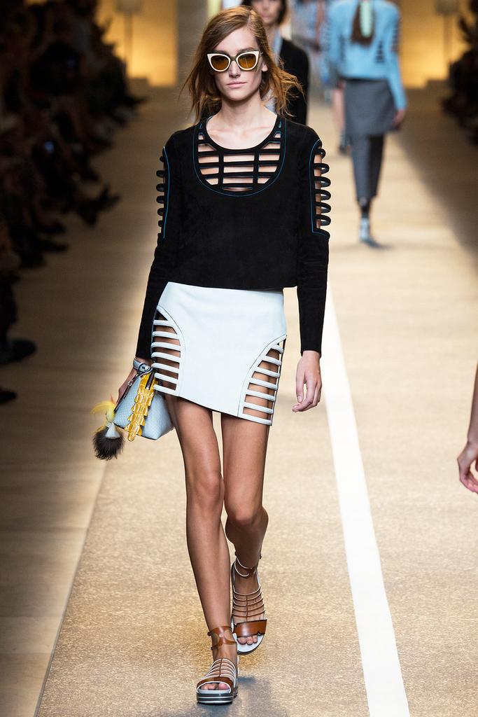 Look 32 of 49