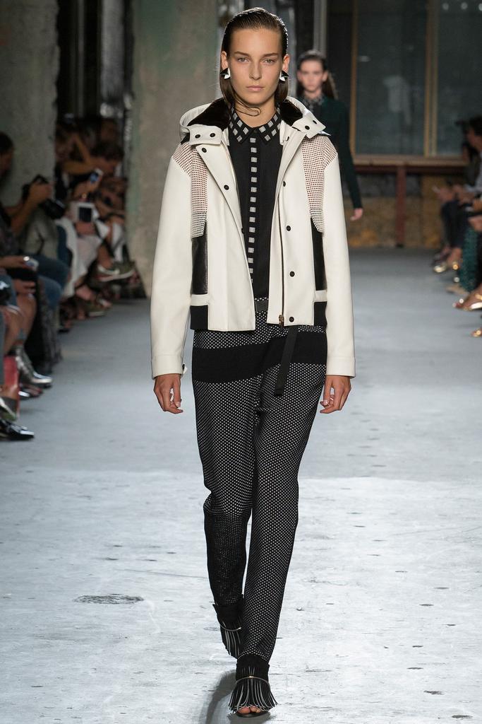 Look 4 of 39