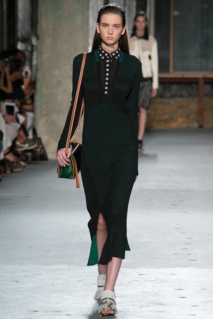 Look 5 of 39