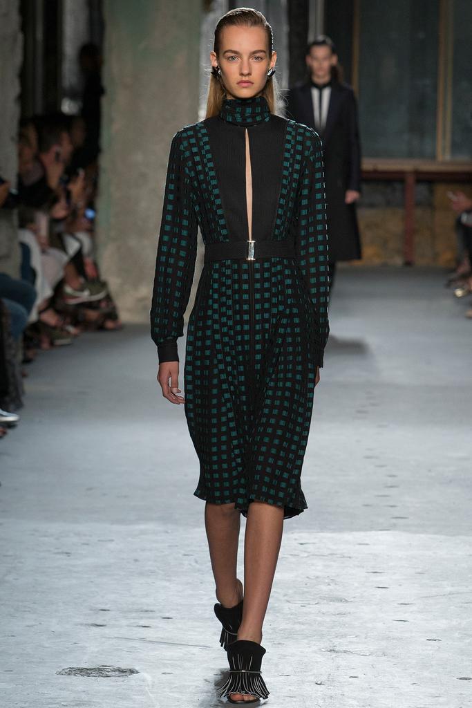 Look 7 of 39