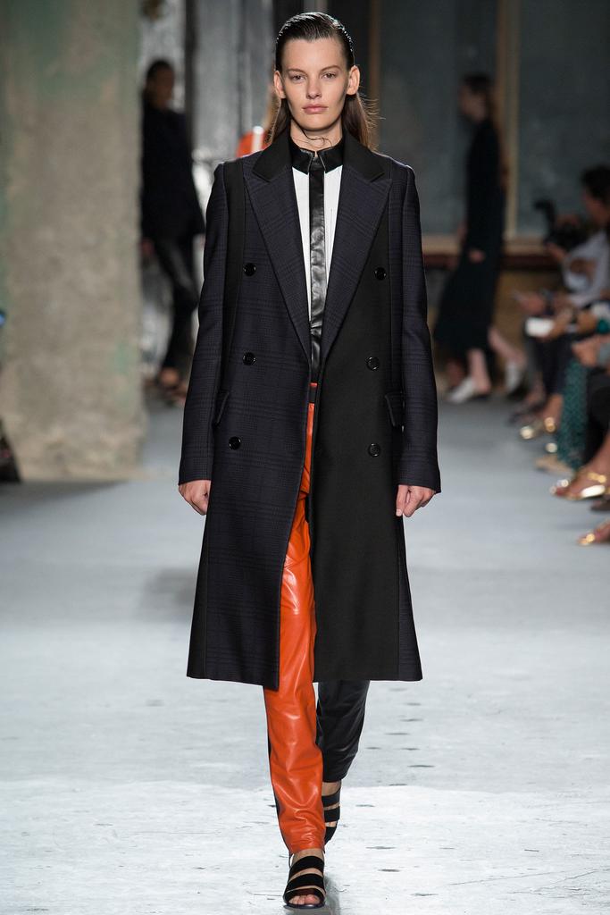 Look 8 of 39