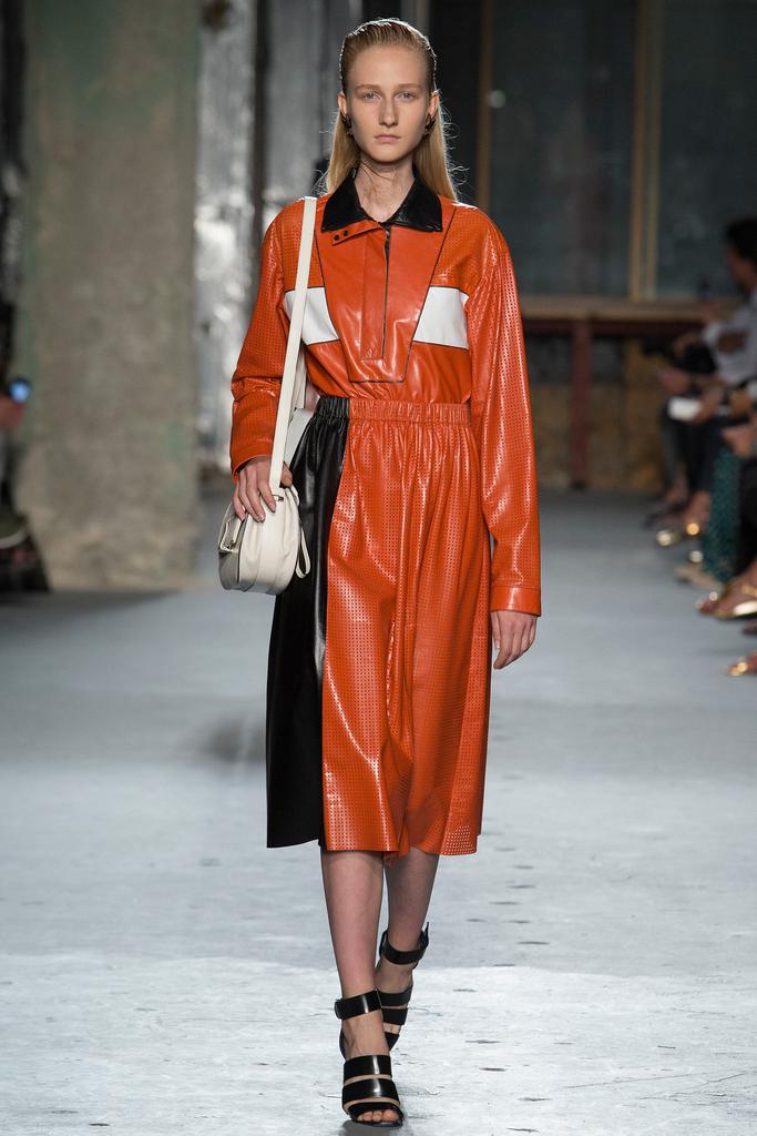 Look 9 of 39