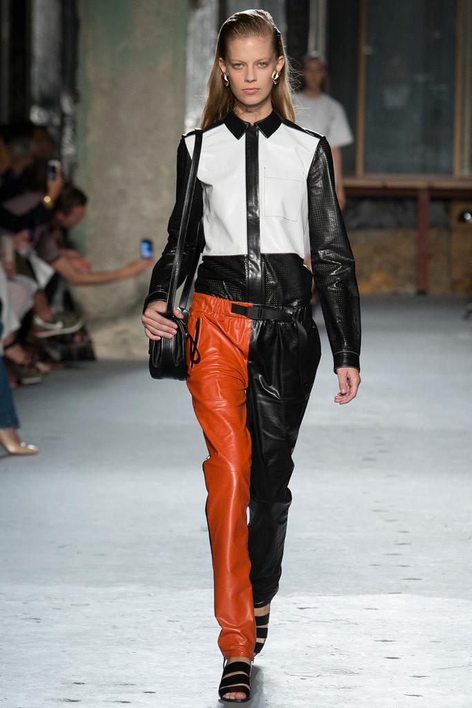 Look 11 of 39