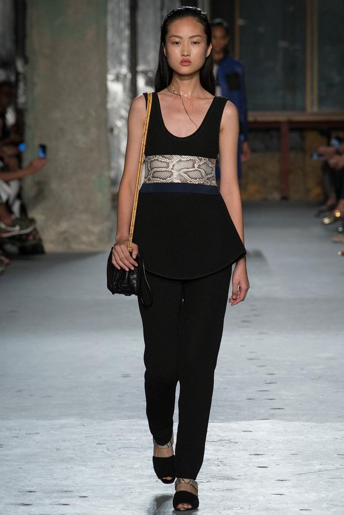 Look 18 of 39