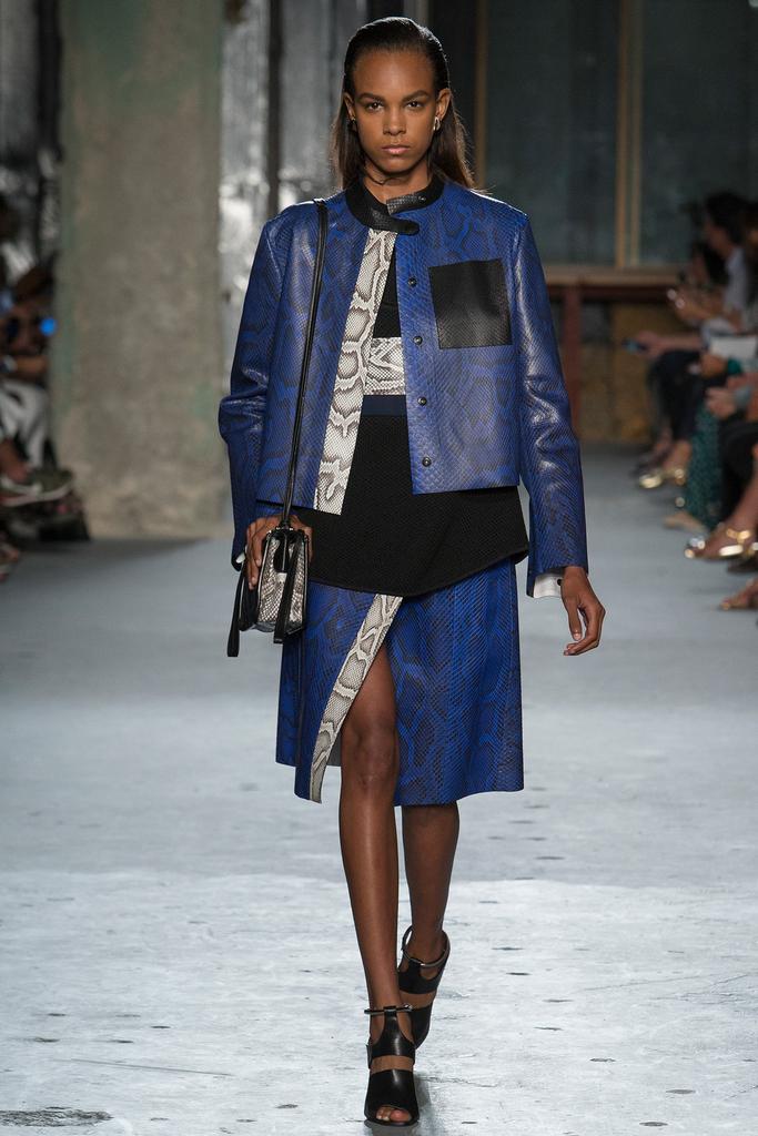 Look 19 of 39