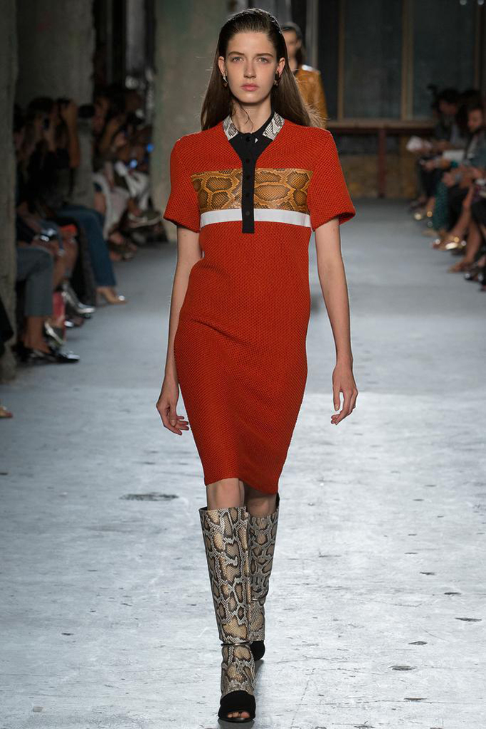 Look 21 of 39