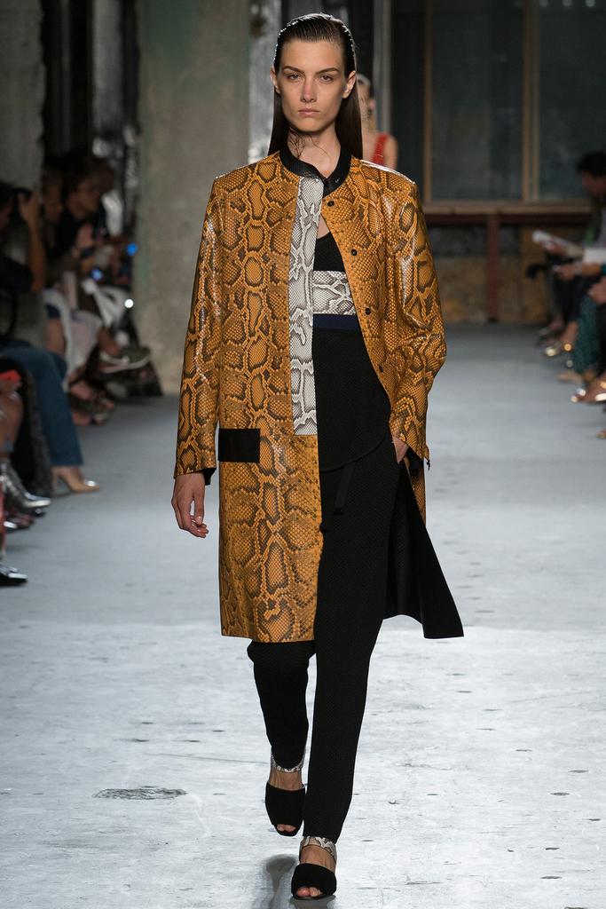 Look 22 of 39