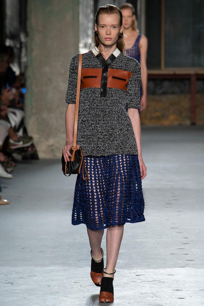 Look 24 of 39