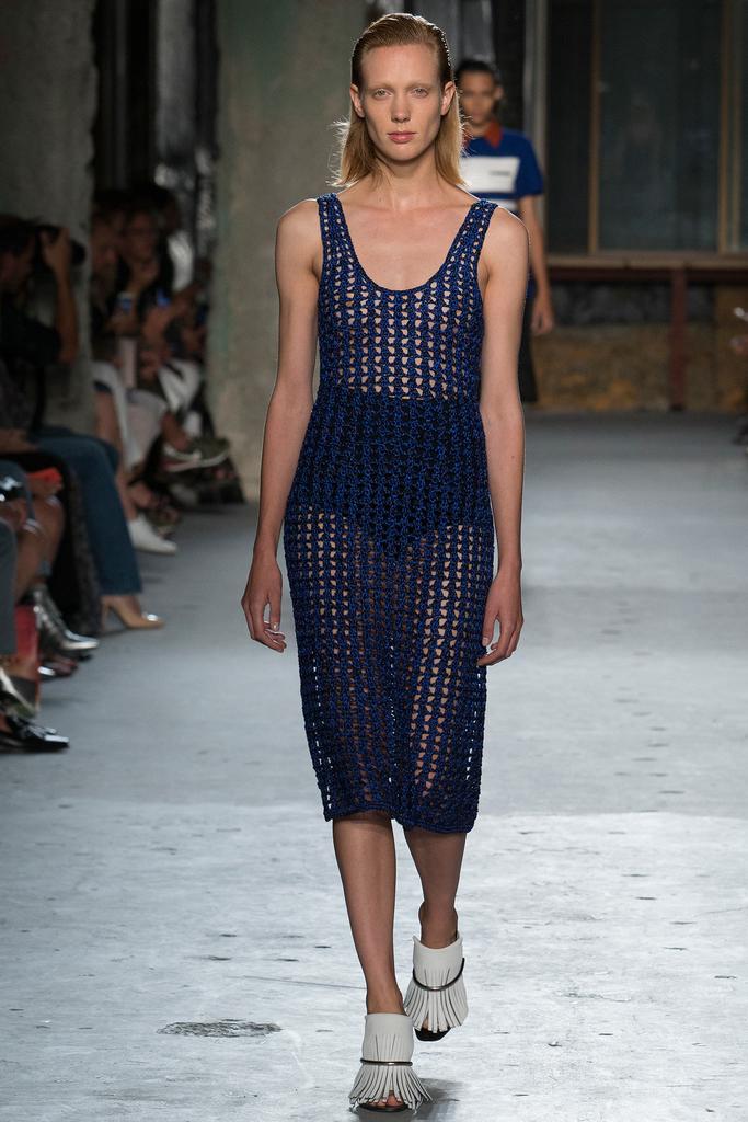 Look 25 of 39