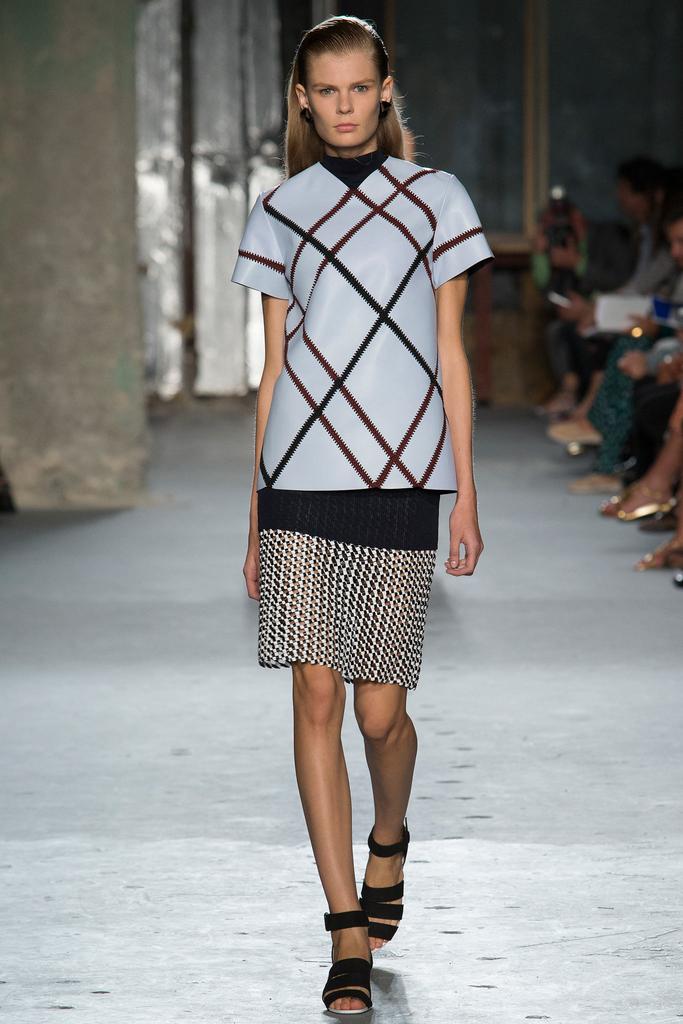 Look 30 of 39