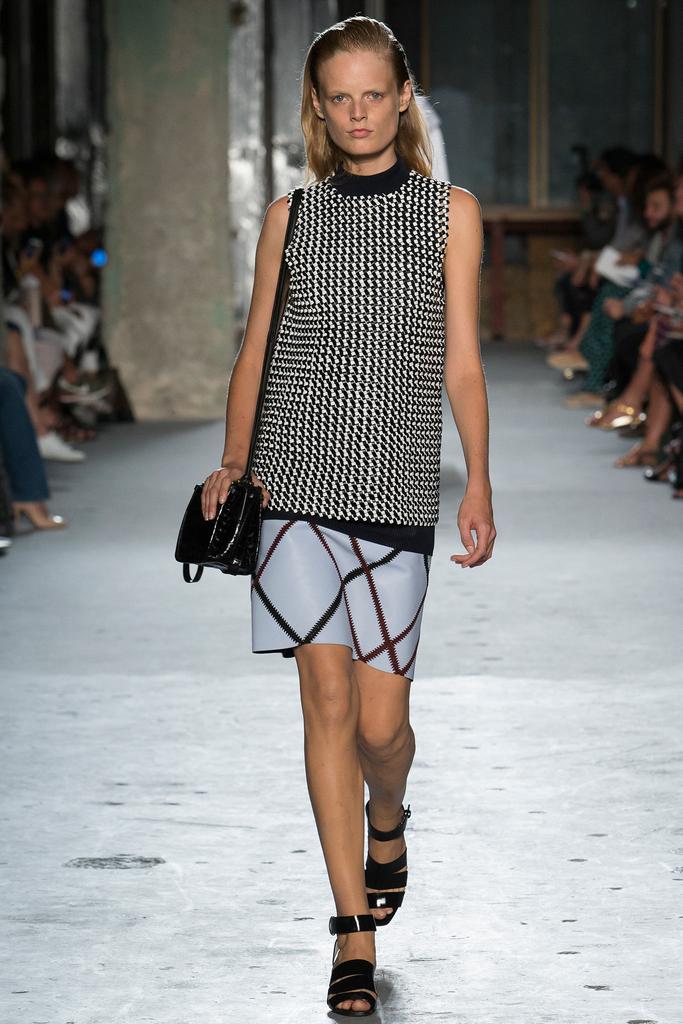 Look 31 of 39