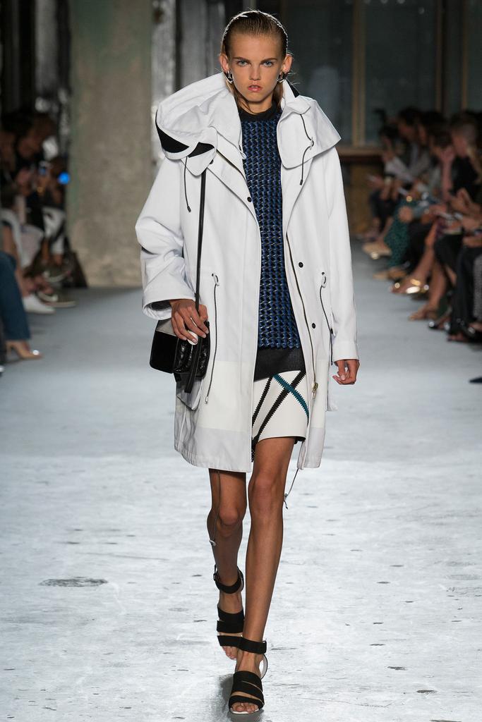 Look 32 of 39