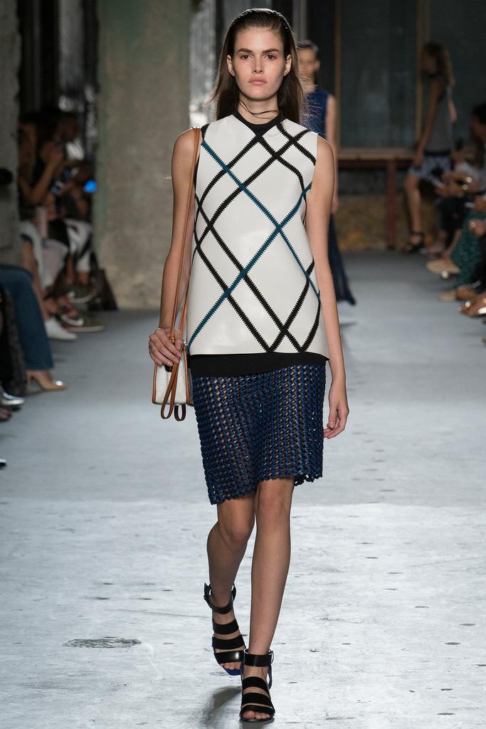 Look 34 of 39
