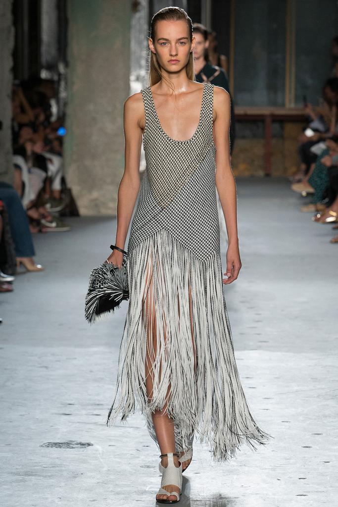 Look 37 of 39